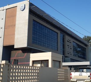 STANDARD BANK acusa recepção do “castigo”