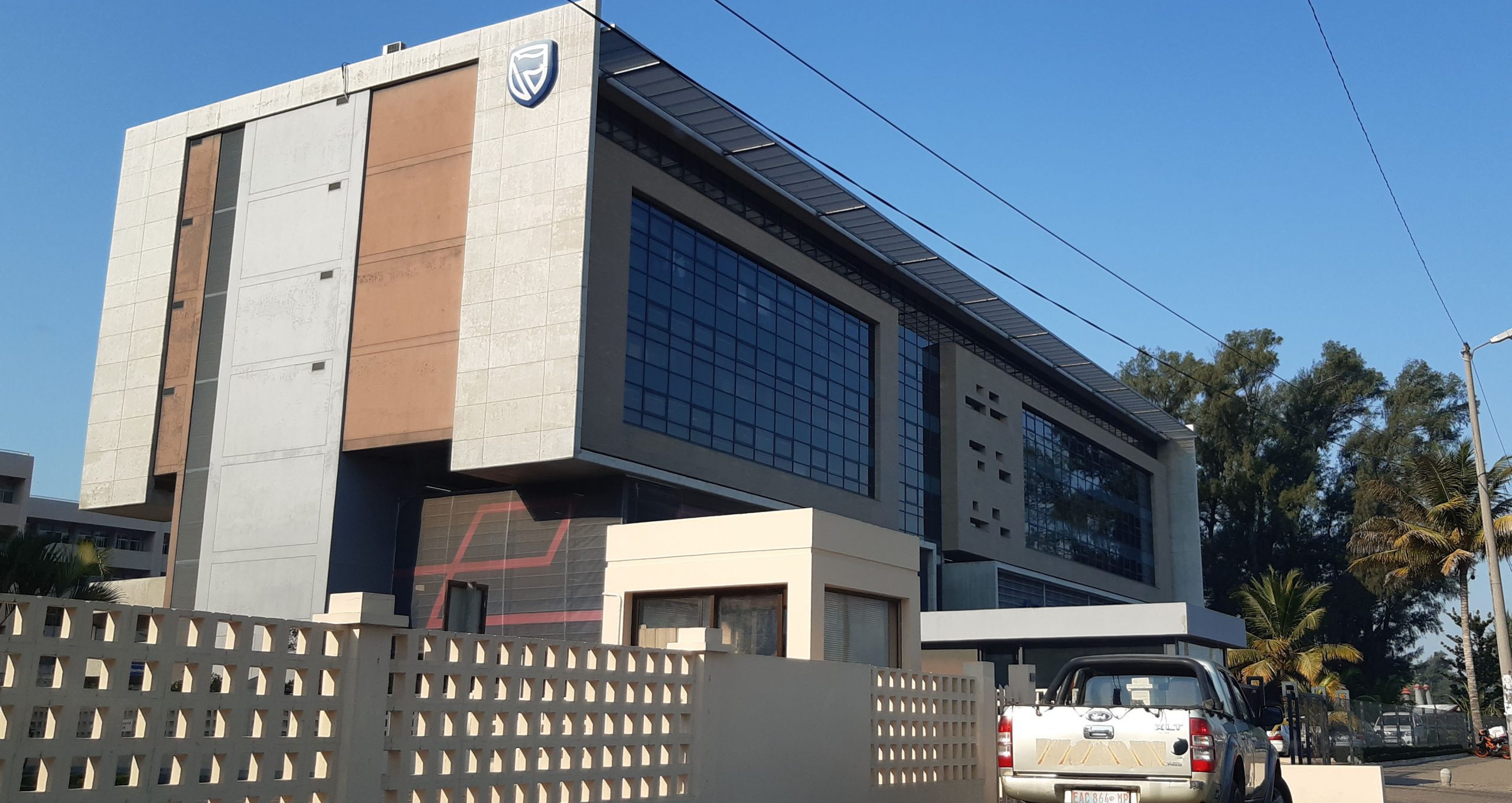 STANDARD BANK acusa recepção do “castigo”