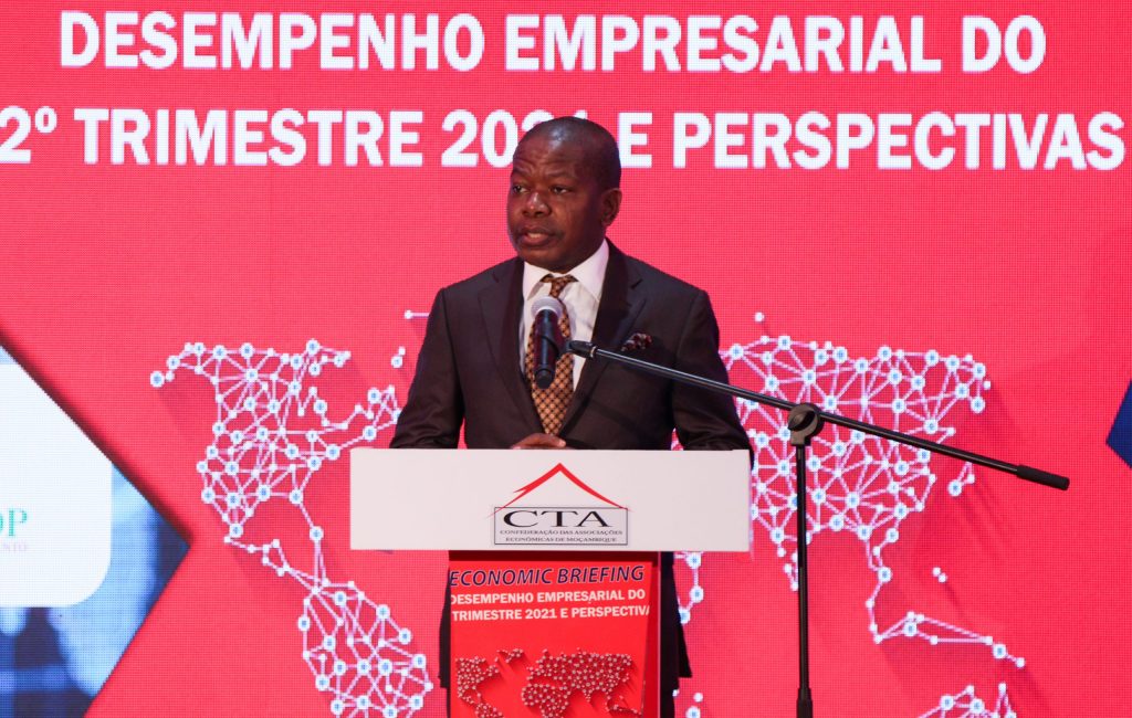 Sector privado recupera mas ainda está moribundo