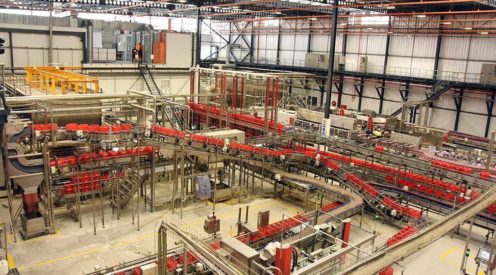 É preciso incentivar a indústria de substituição privilegiando recursos e empresas locais