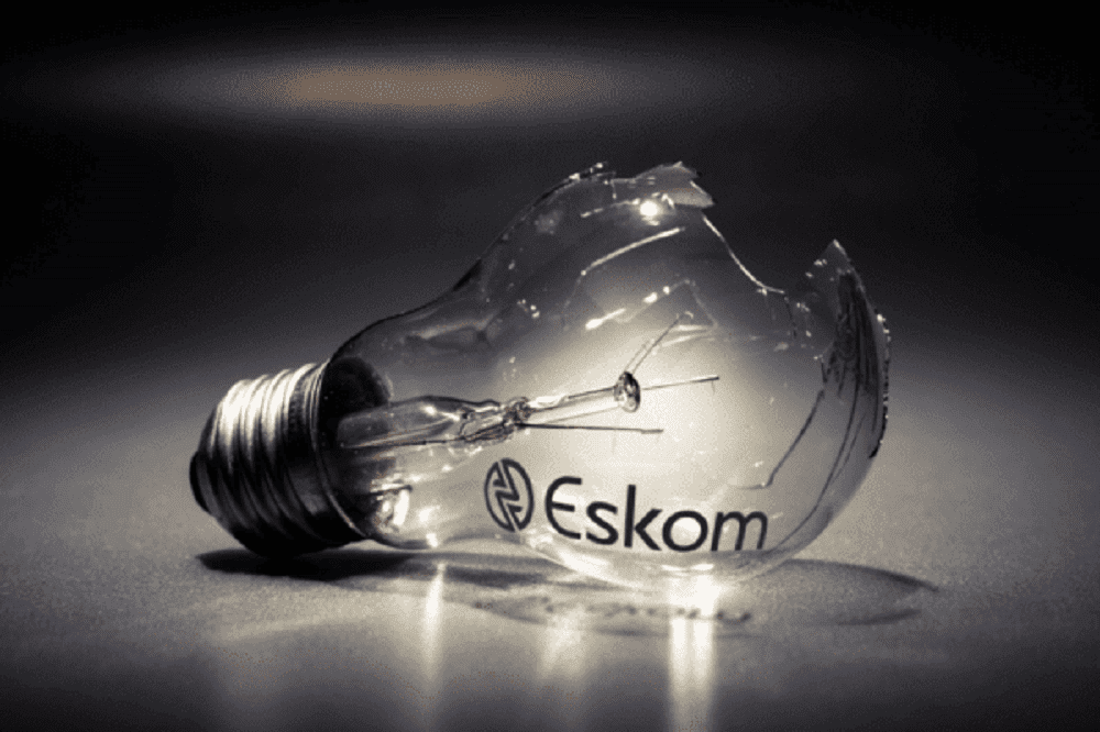 <strong>Adeus Eskom: Cortes de energia forçam os sul-africanos a construir fontes de energia solar privada</strong>