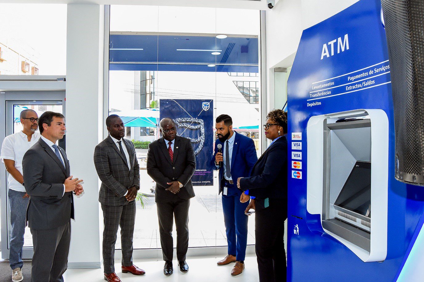 <strong>Standard Bank reabre balcão da 24 de Julho que passa a ter maior espaço digital self-service&nbsp;</strong>