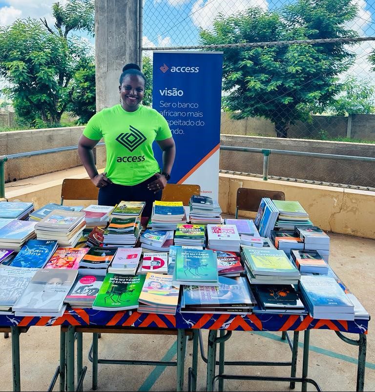 <strong>Access Bank apetrecha bibliotecas de escolas secundárias em Tete e Nampula</strong>
