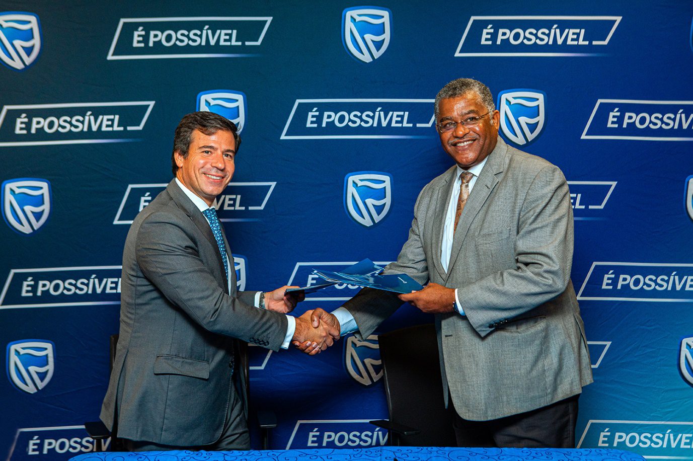Standard Bank apoia formação de 250 mil jovens em todo o País