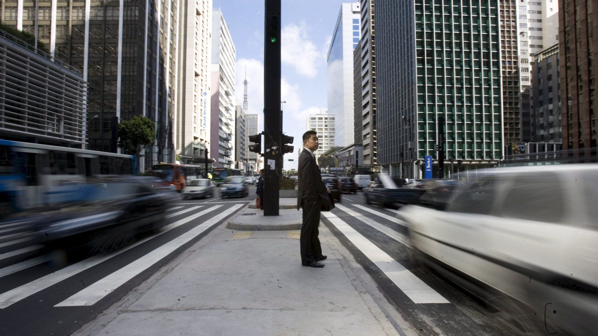 Actividade económica do Brasil, surpreende, cai 2% em Maio