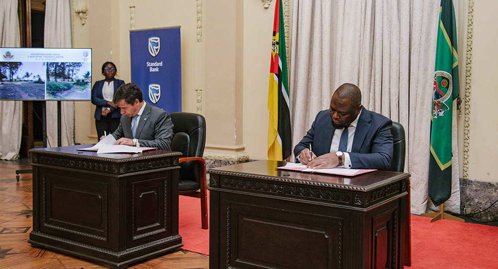 Bernardo Aparício, Administrador-Delegado do Standard Bank  e Presidente do Conselho Municipal de Maputo, Rasaque Manhique