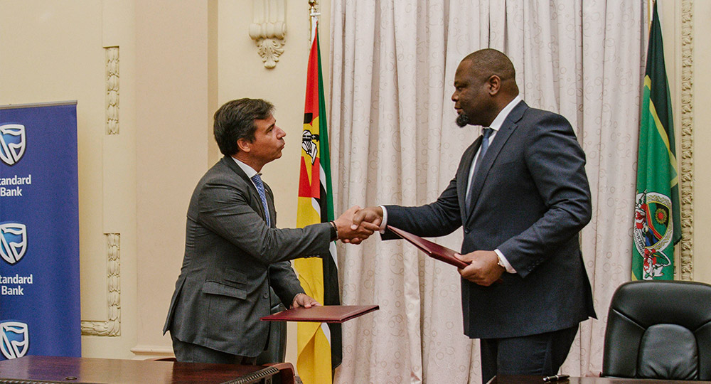 Bernardo Aparício, Administrador-Delegado do Standard Bank  e Presidente do Conselho Municipal de Maputo, Rasaque Manhique