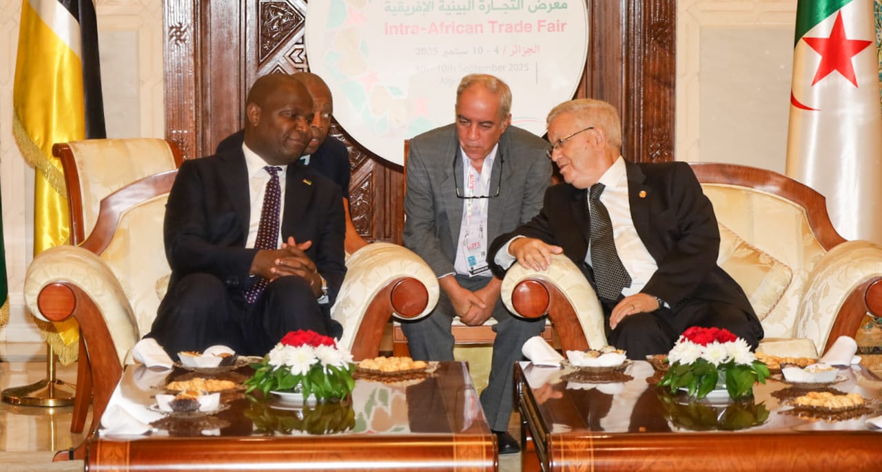 Presidente-Daniel-Chapo-recebido-em-Argelia-para-a-visita-de-trabalho-a-convite-do-homologo-Abdelmadjid-Tebboune-6