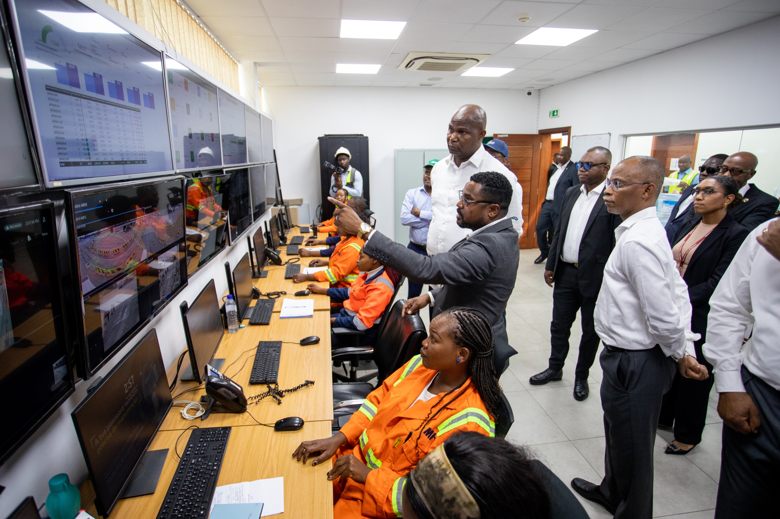 Presidente-da-República-visita-o-Porto-de-Maputo1