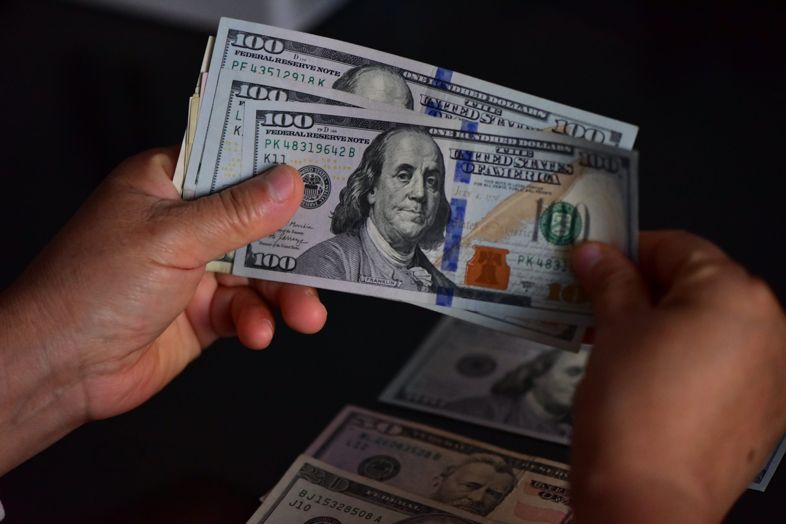 Dólar Mantém Estabilidade Enquanto Mercados Aguardam Sinais De Paz No Médio Oriente