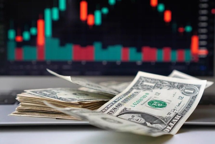 Dólar Recua Com Investidores Cépticos Perante Intervenção do Tesouro