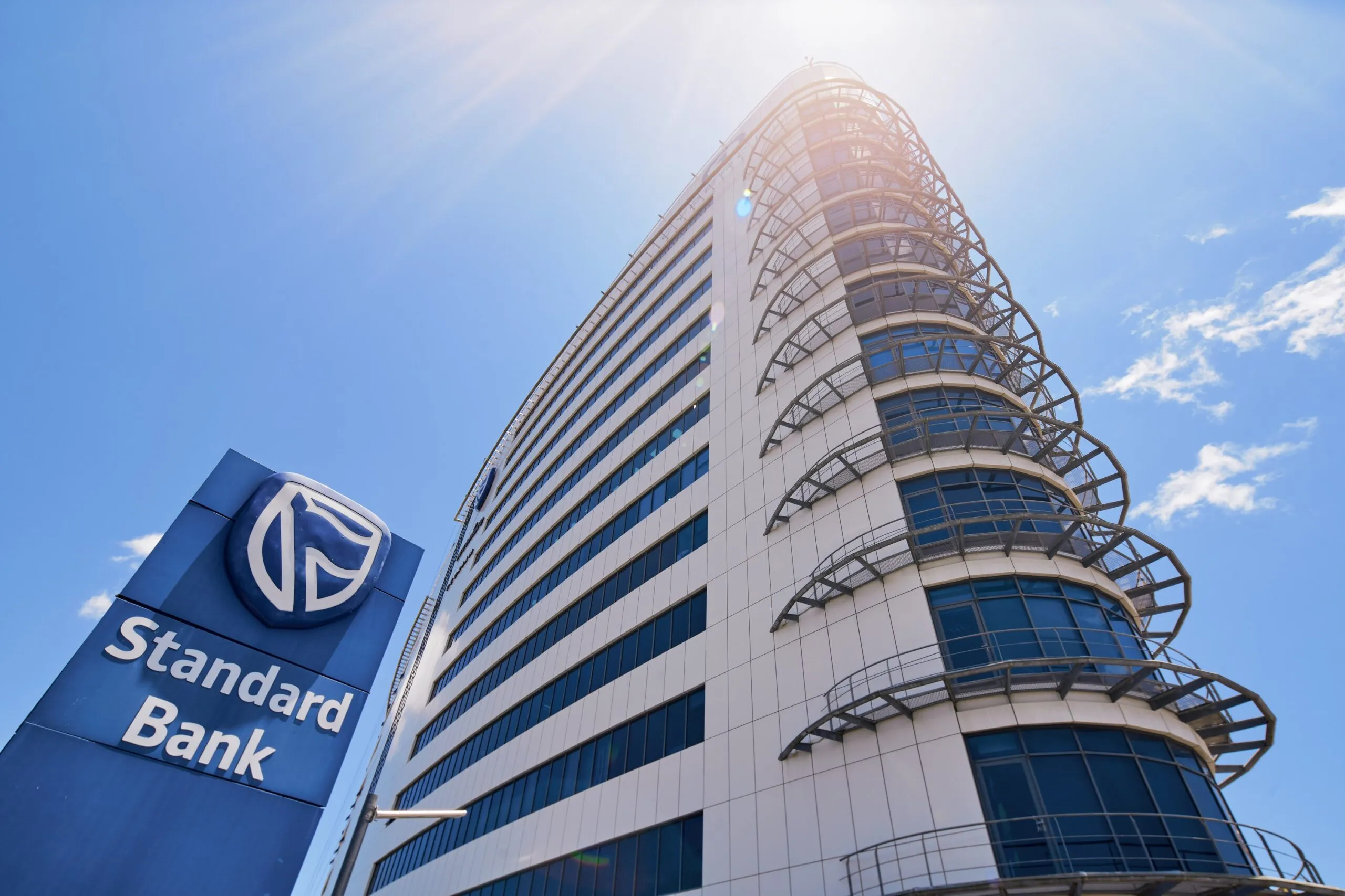 Standard Bank Atinge Lucro Recorde De R26,1 Mil Milhões E ROE Sobe Para 19,8%