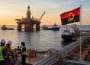 Plataforma petrolífera e bandeira de Angola