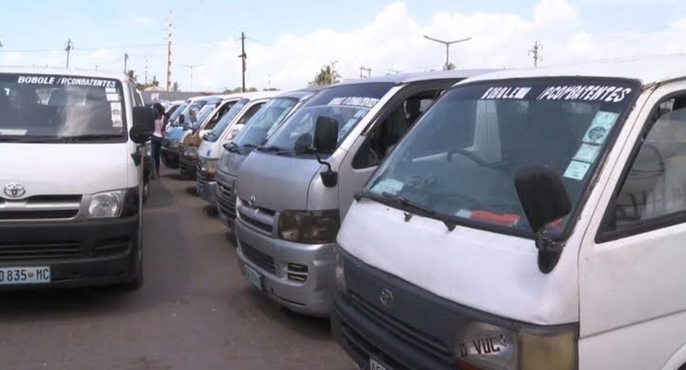 Transportes semi-colectivos em Maputo