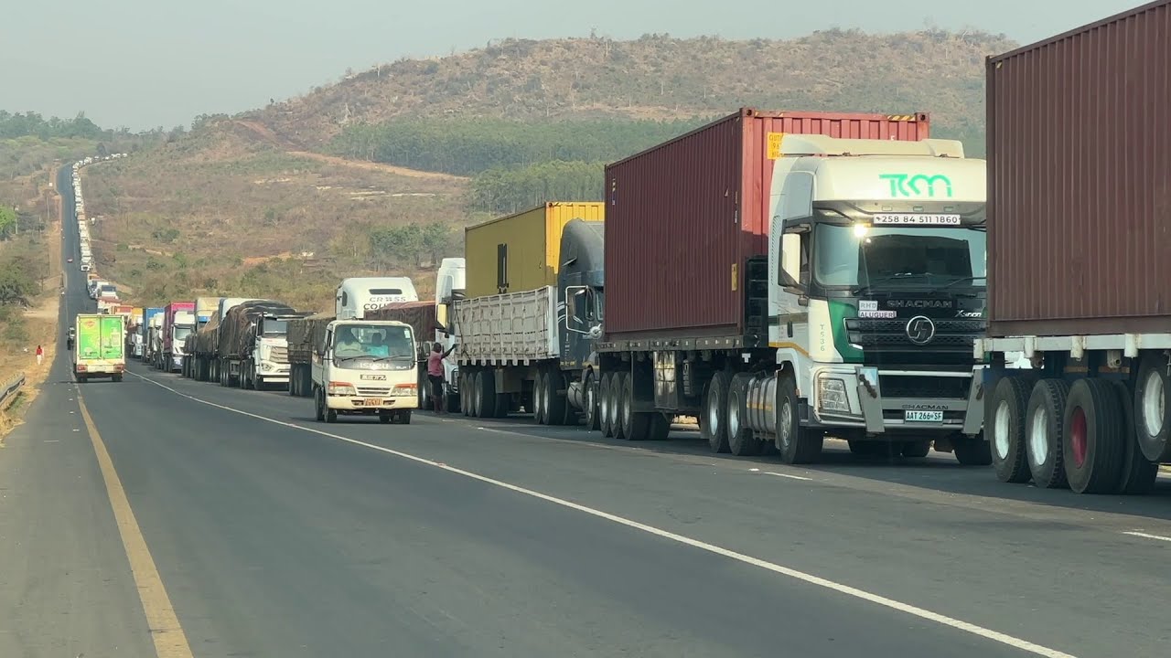Filas De Mais De 15 Quilómetros Em Machipanda Contrariam Ambição De Hub Logístico Regional