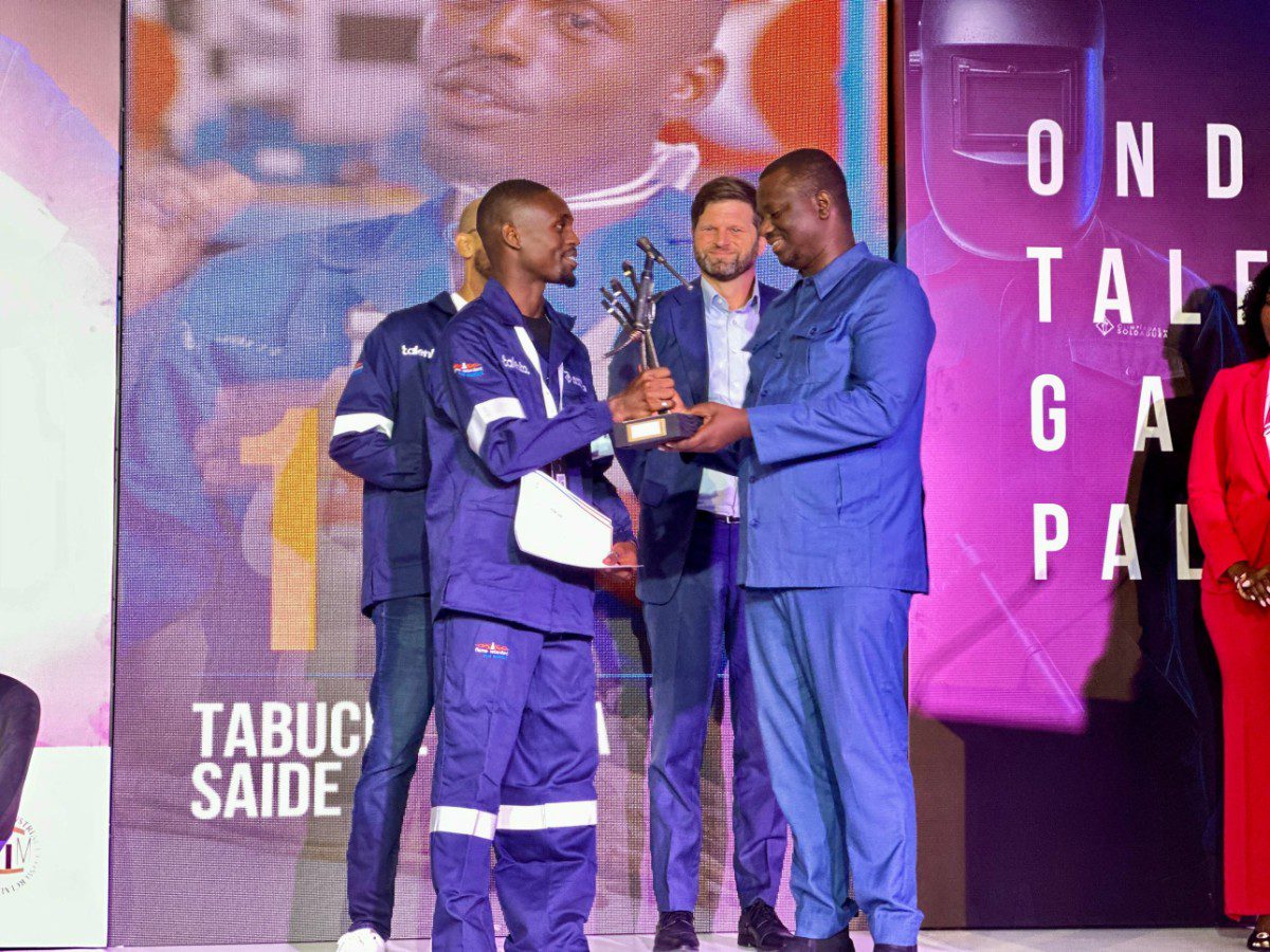 Cerimónia de premiação das Olimpíadas de Soldadura, em Maputo